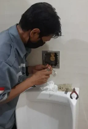 Plumbing Pipa Mampet Urinal