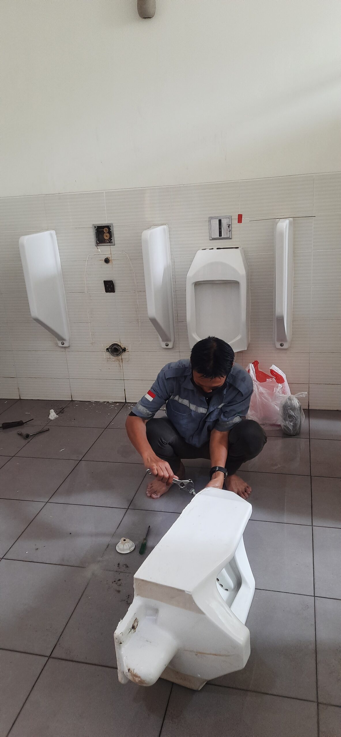 Urinal & Plumbing Komersial