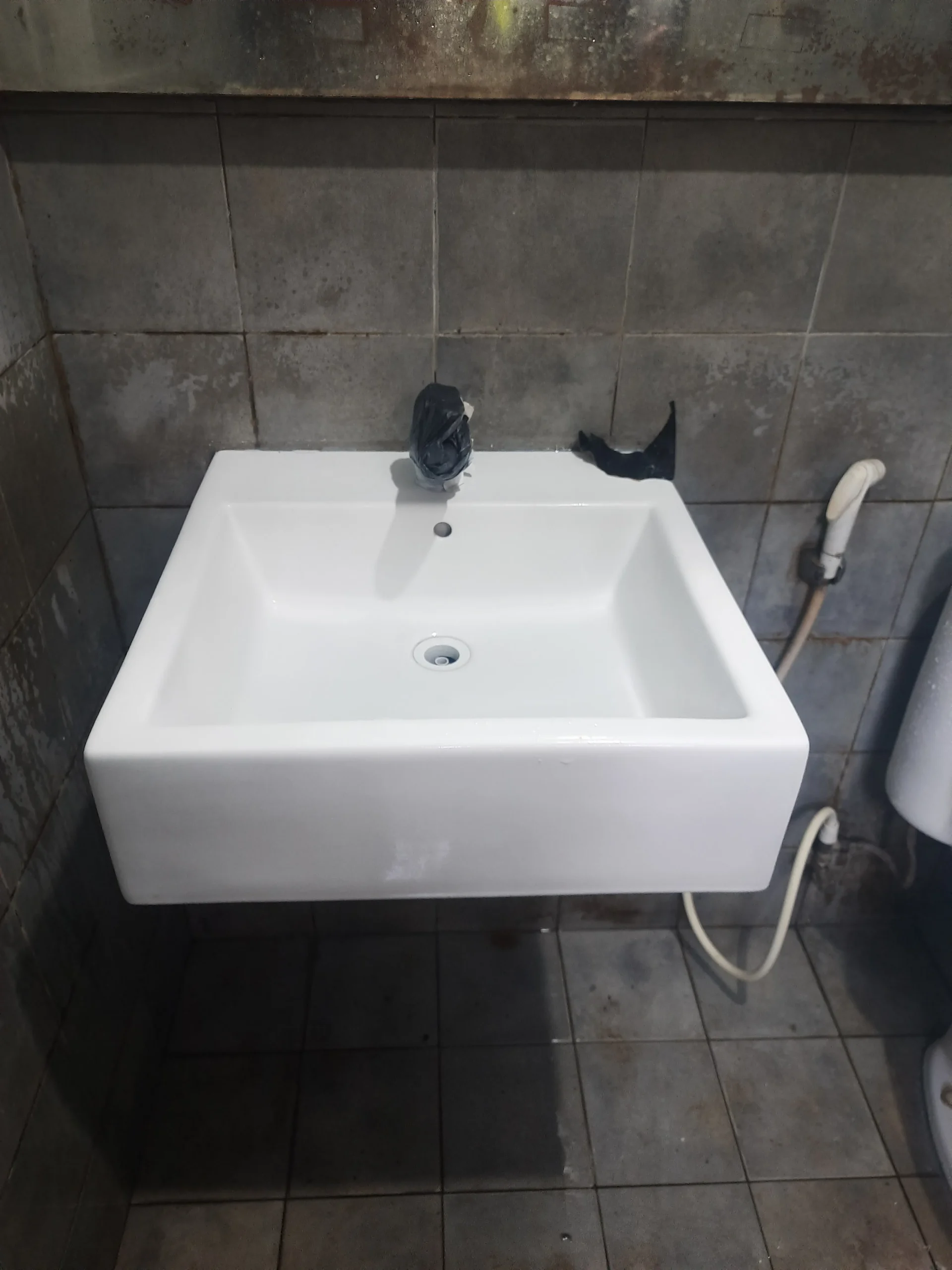 Perbaikan Wastafel Cuci Piring