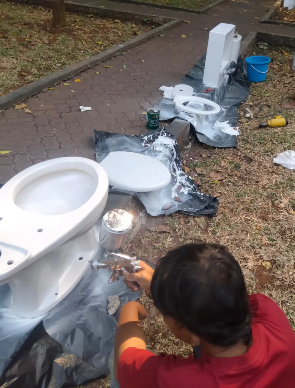 Bathtub mewah setelah restorasi warna dan recoating